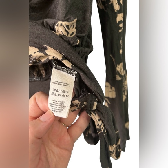 Free People Fiona Bell Sleeve Size XS Surplice Wrap Tie at Waist Top brown/tan - Picture 5 of 9